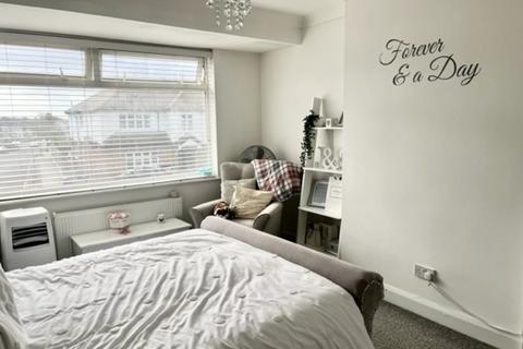 32 The Ridgeway, Gidea Park, Romford, RM2 5BT