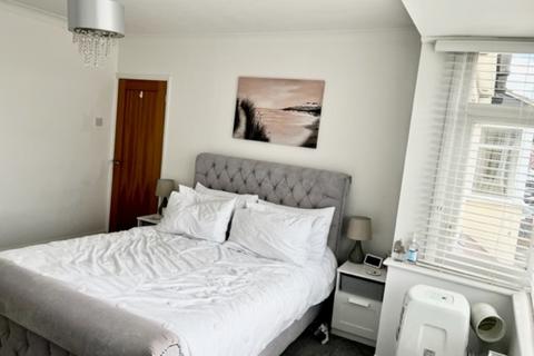 32 The Ridgeway, Gidea Park, Romford, RM2 5BT