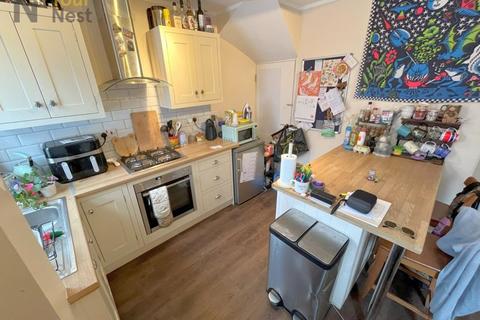 2 bedroom terraced house to rent, Thornville Avenue, Leeds, Hyde Park, LS6 1JS