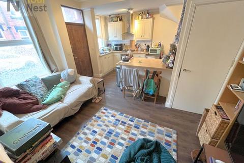 2 bedroom terraced house to rent, Thornville Avenue, Leeds, Hyde Park, LS6 1JS