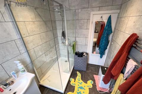 2 bedroom terraced house to rent, Thornville Avenue, Leeds, Hyde Park, LS6 1JS