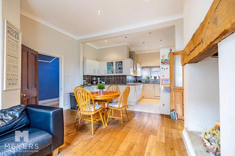 16 Iddesleigh Road, Bournemouth, BH3 7JR