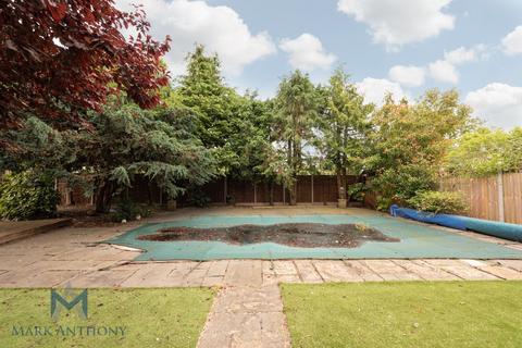 5 bedroom detached house for sale, Chase Road, London, N14