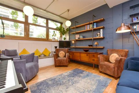 2 bedroom ground floor maisonette for sale, Dunster Way, Wallington, Surrey