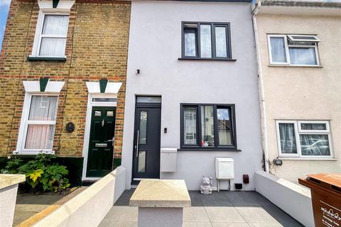 2 Bowes Road, Rochester, ME2 4BU