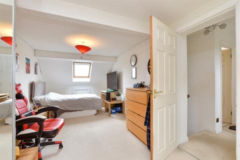 11 Colindale Road, Ferring, Worthing, BN12 5JF