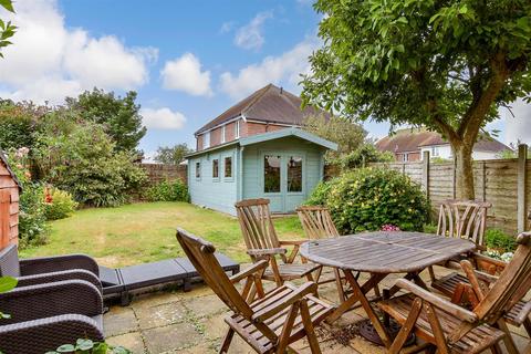 11 Colindale Road, Ferring, Worthing, BN12 5JF