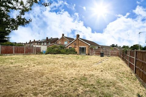 2 bedroom detached bungalow for sale, Bedford MK41