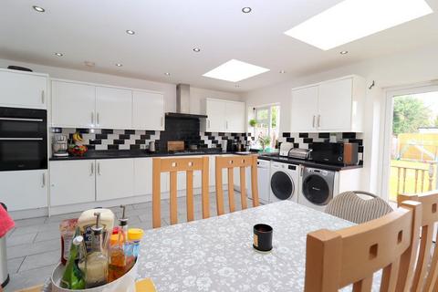 3 bedroom house for sale, Carlton Crescent, New Bedford Road Area, Luton, Bedfordshire, LU3 1EW