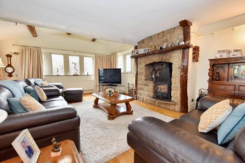 5 bedroom detached house for sale, Barnoldswick Road, Blacko, BB9 6RE