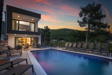 7 bedroom house, Exclusive Villa With A Swimming Pool Near The Sea, Moscenicka Draga, Croatia