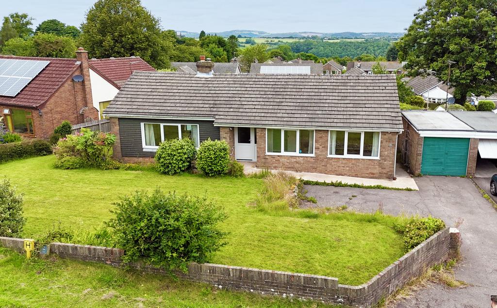 Three Bedroom Detached Bungalow with Great Potent