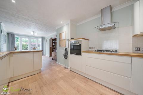 2 Barlows Road, Tadley, RG26 3NA
