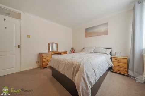 2 Barlows Road, Tadley, RG26 3NA