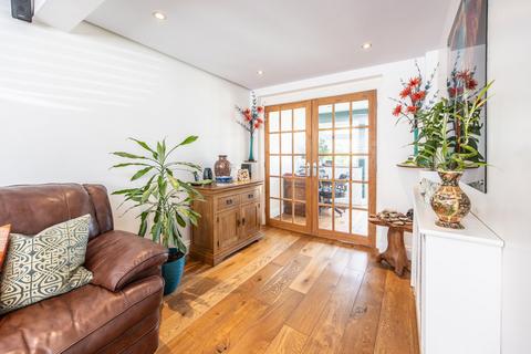 2 Stanley Crescent, Gravesend, DA12 5SY