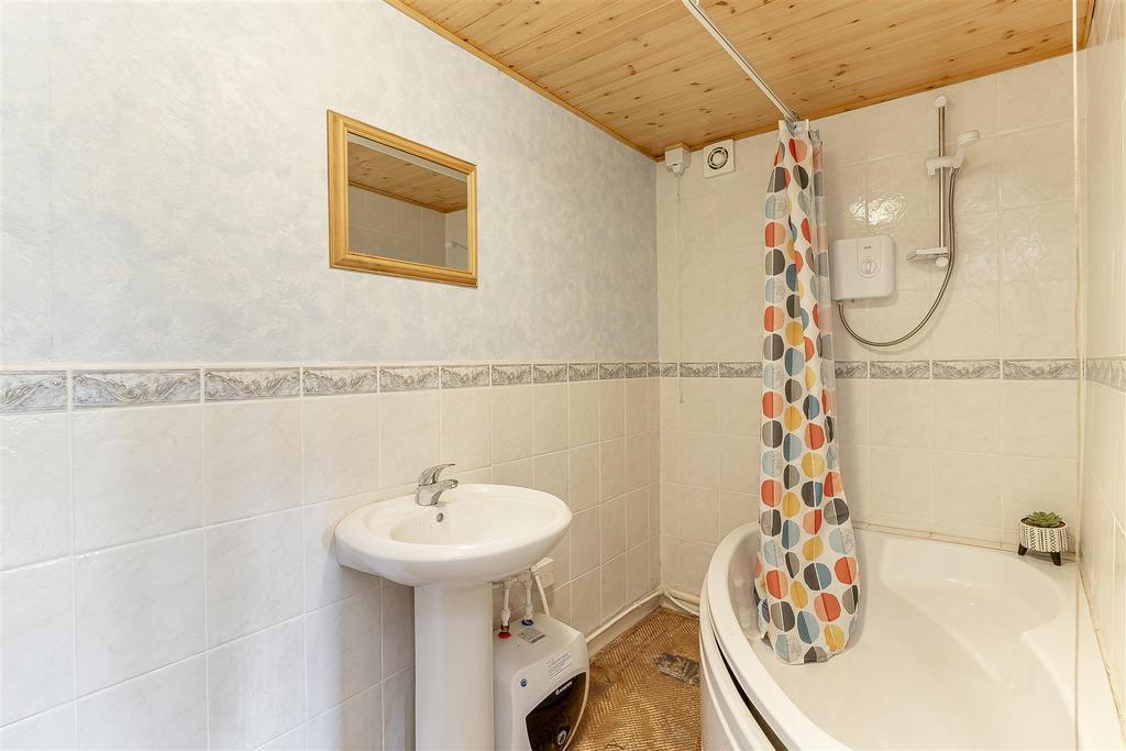 No 3. Bathroom 1.jpg