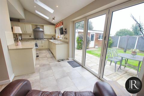 3 bedroom detached house for sale, Peakes Road, Etchinghill WS15