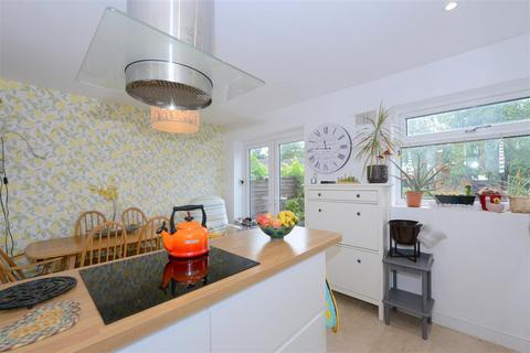 3 bedroom terraced house for sale, Roundway, Reabrook, Shrewsbury