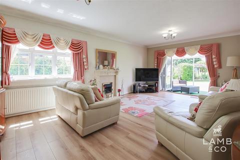 The Nook Argyle Road, Thorpe Le Soken, Clacton-on-sea, CO16 0ES