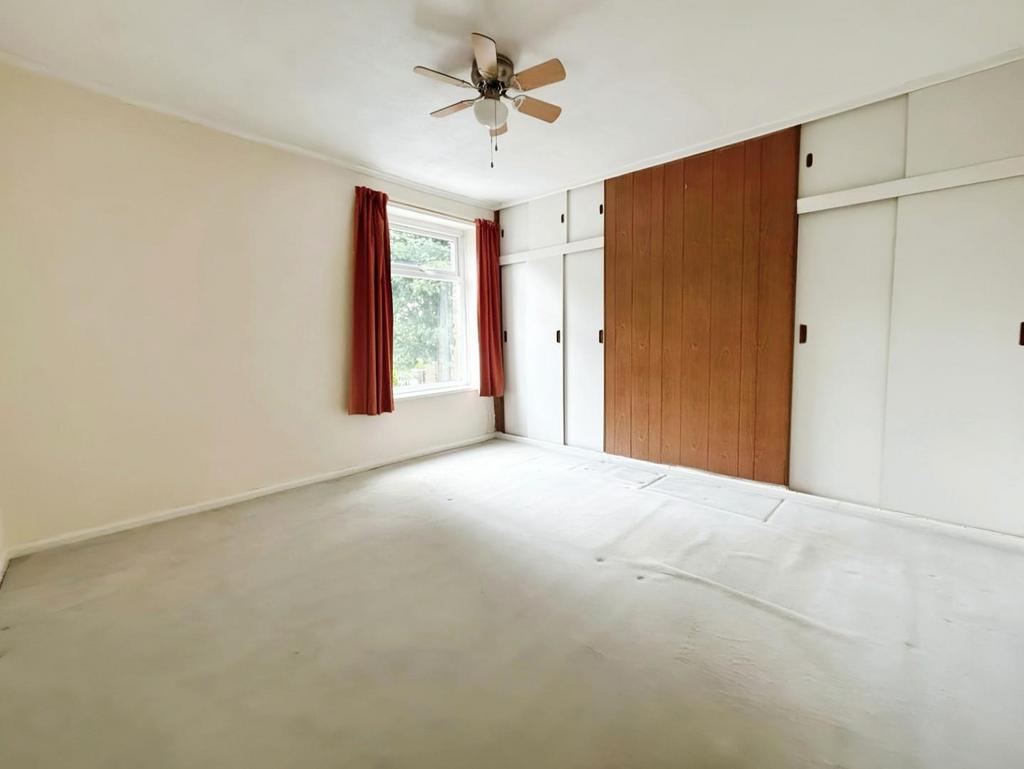 8c560911-bedroom.jpg