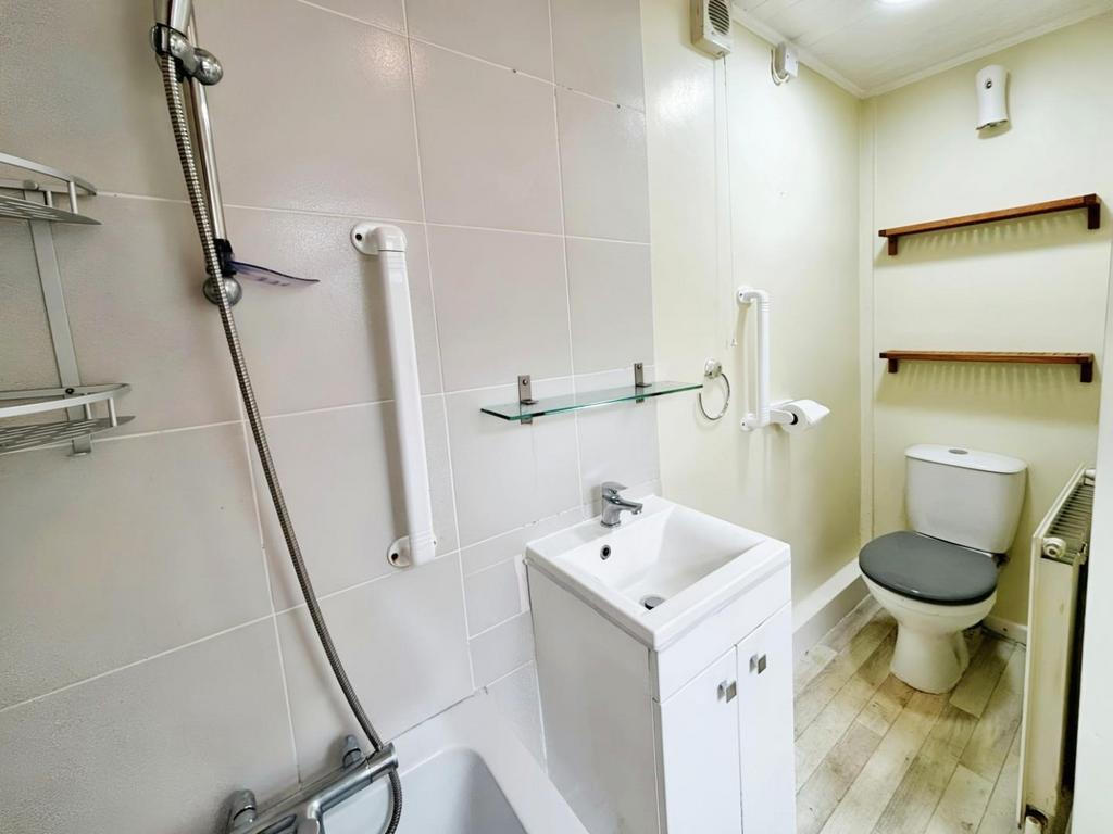 D4fbb47a-bathroom.jpg