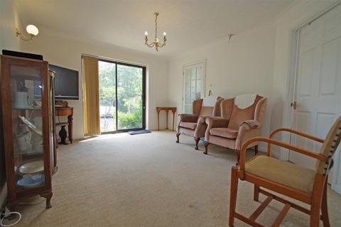 1 bedroom flat for sale, Reading Road, Pangbourne