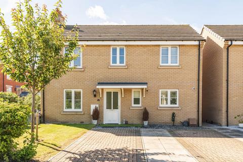 3 bedroom detached house for sale, Binyon Way, Royston