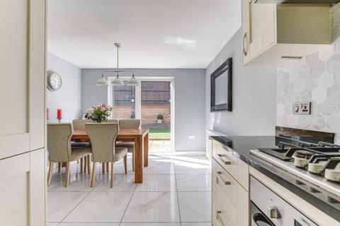 15 Binyon Way, Royston, SG8 5FS