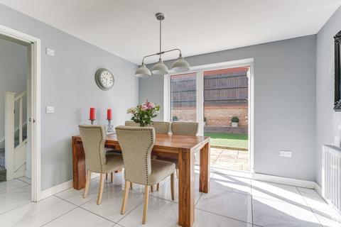 15 Binyon Way, Royston, SG8 5FS