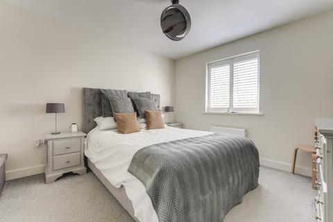 15 Binyon Way, Royston, SG8 5FS