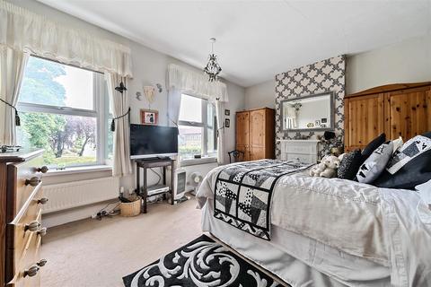 3 bedroom semi-detached house for sale, Park View Villas, Calne