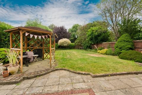 30 Heathside, Hinchley Wood, Esher, KT10 9TB