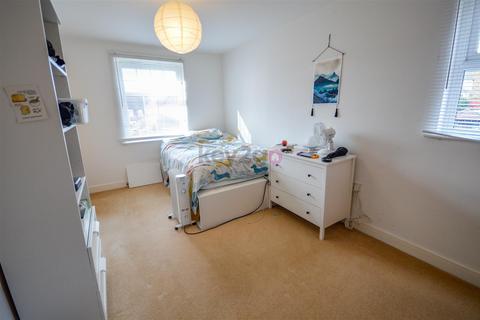 2 bedroom flat for sale, Oxclose Park Gardens, Halfway, Sheffield, S20