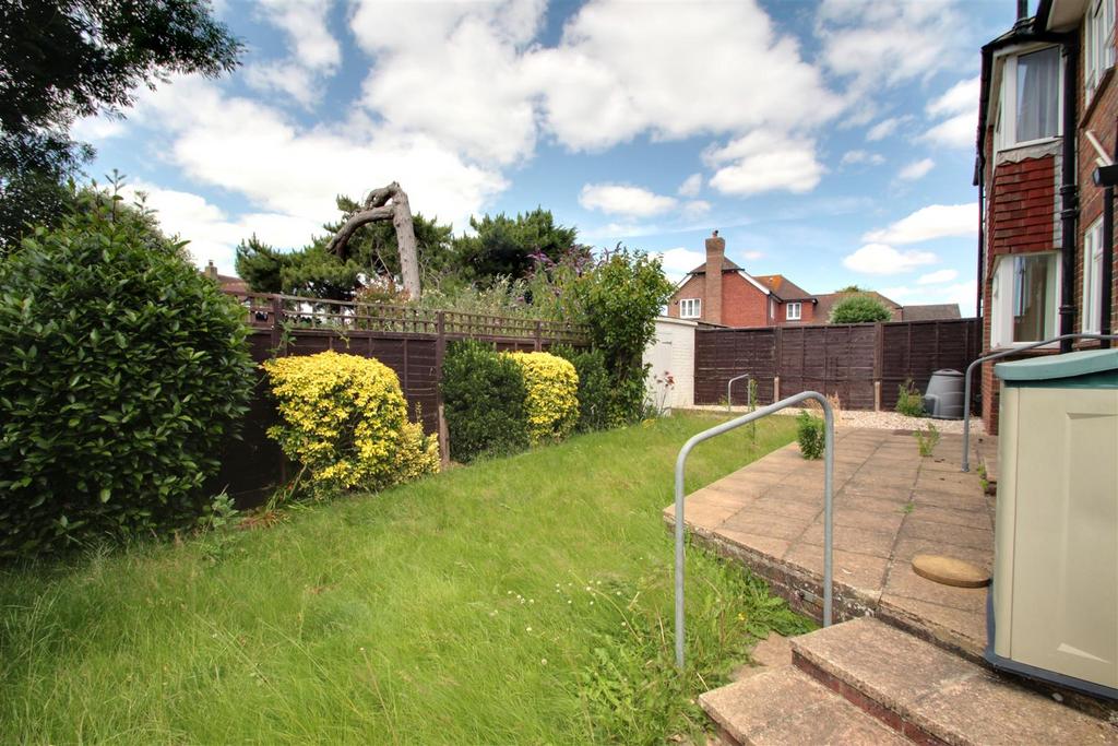 Ferringham Lane, Ferring, Worthing 2 bed flat for sale £325,000