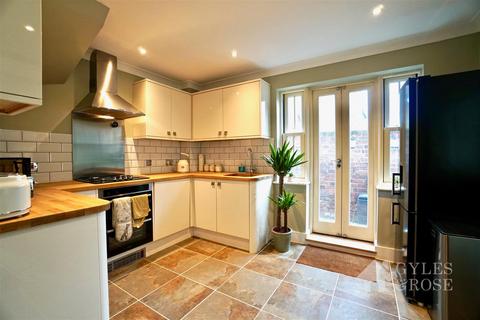 2 bedroom semi-detached house for sale, St. Peters Street, Colchester