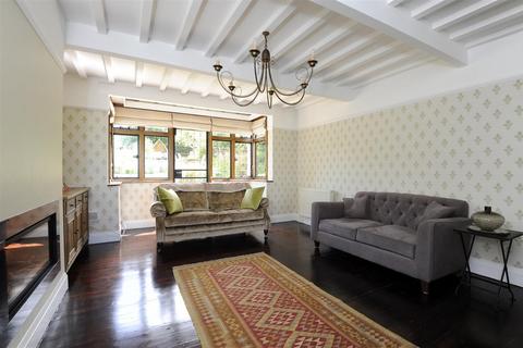 4 bedroom house to rent, Mountside, Surrey GU2