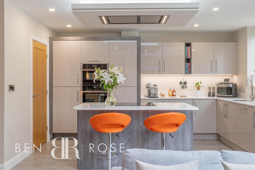 Kitchen/Dining Room/Snug