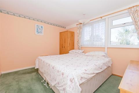 12 Abingdon Walk, Worthing, BN13 2QL