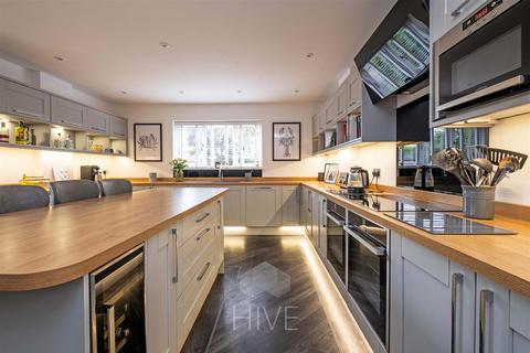 124 Springdale Road, Corfe Mullen, Wimborne, BH21 3QL