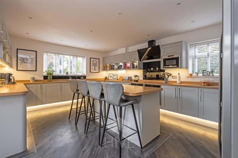 124 Springdale Road, Corfe Mullen, Wimborne, BH21 3QL