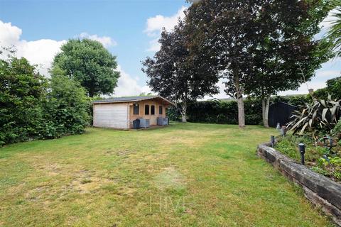 124 Springdale Road, Corfe Mullen, Wimborne, BH21 3QL