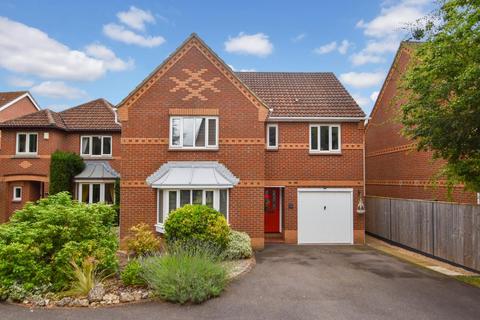 4 bedroom detached house for sale, Whigham Close, Ashford