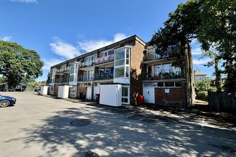 2 bedroom flat for sale, Riverside Road, West Moors BH22