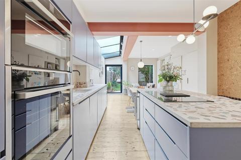 14 Scotts Road, London, E10 6LW