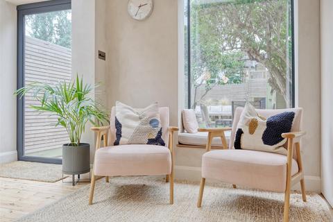 14 Scotts Road, London, E10 6LW