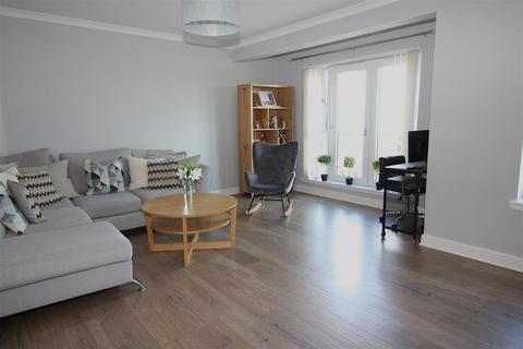 2 bedroom flat for sale, Kincaid Court, Greenock PA15