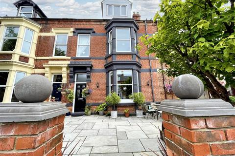 4 bedroom terraced house for sale, Mowbray Road, South Shields