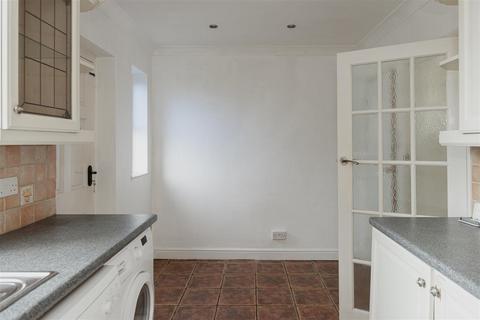 3 bedroom semi-detached house to rent, Dundrey Crescent, Merstham, Redhill