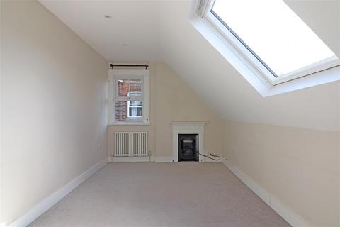 1 bedroom flat for sale, Ladbroke Road, Redhill