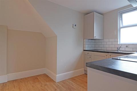 1 bedroom flat for sale, Ladbroke Road, Redhill